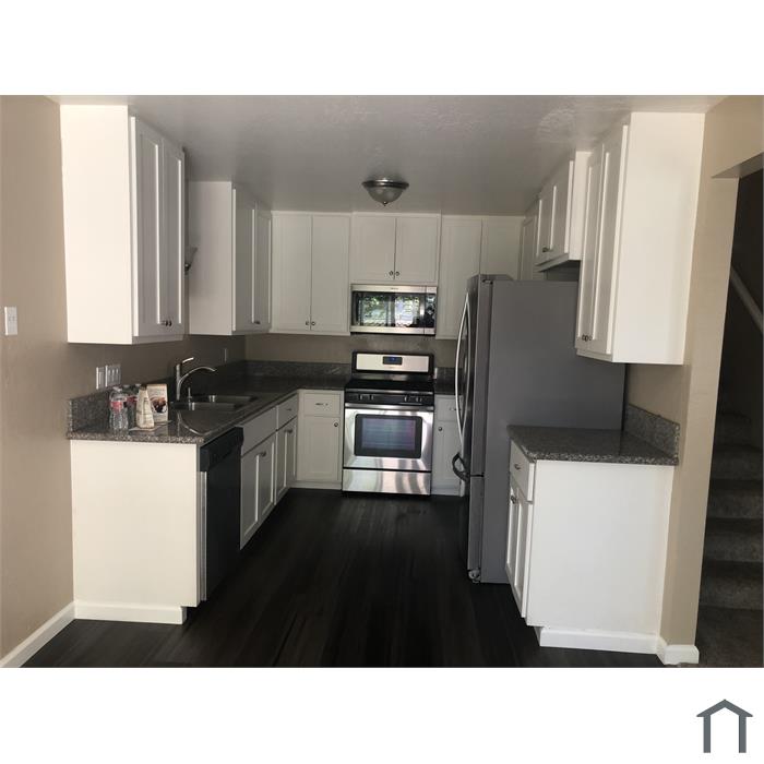 3 Bedroom Townhouse (Condo) 201 Silver Leaf Dr in Watsonville, CA