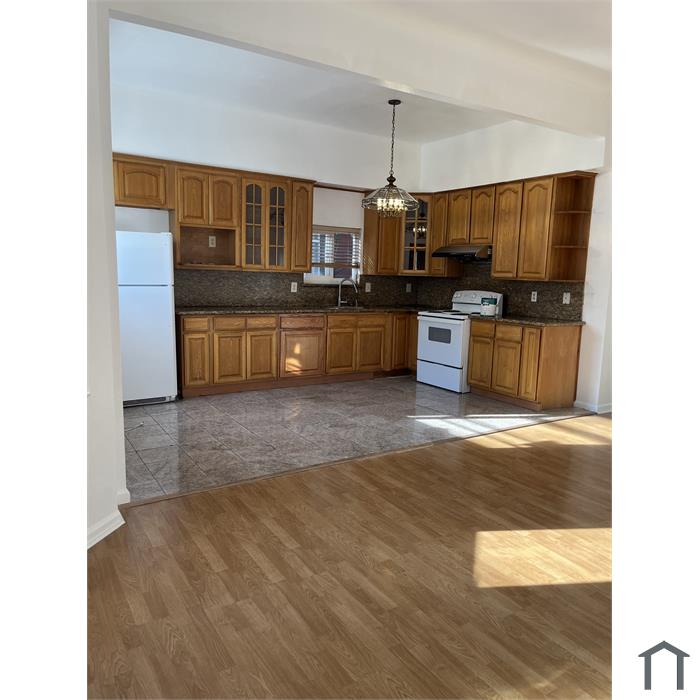 126 S 24th St