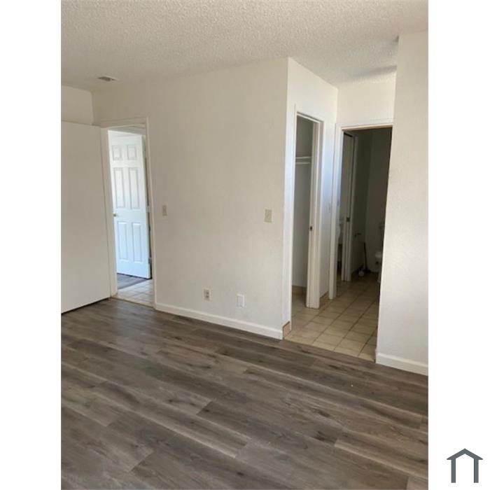1512 Moorpark Ave