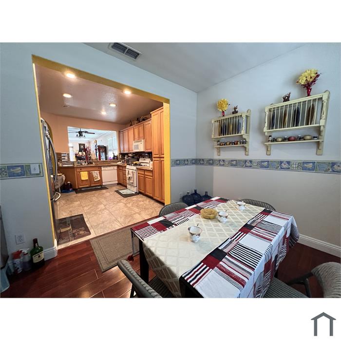10304 Oak Crest Ct