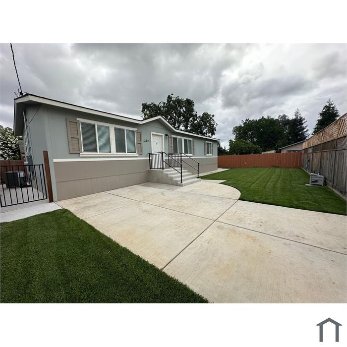 212 Las Flores Ave