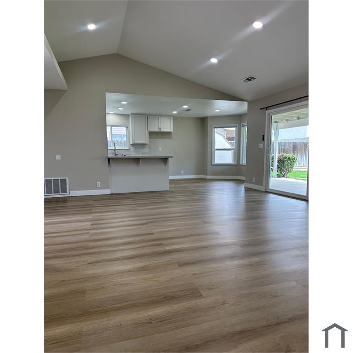 472 Villa Woods Dr