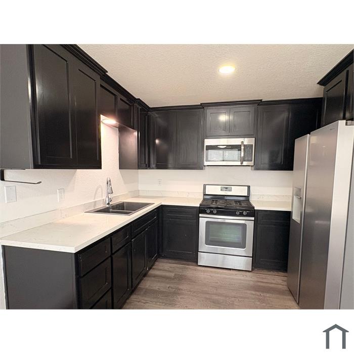 290 N Thor St