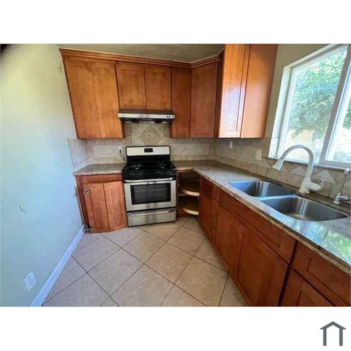 312 W Main St