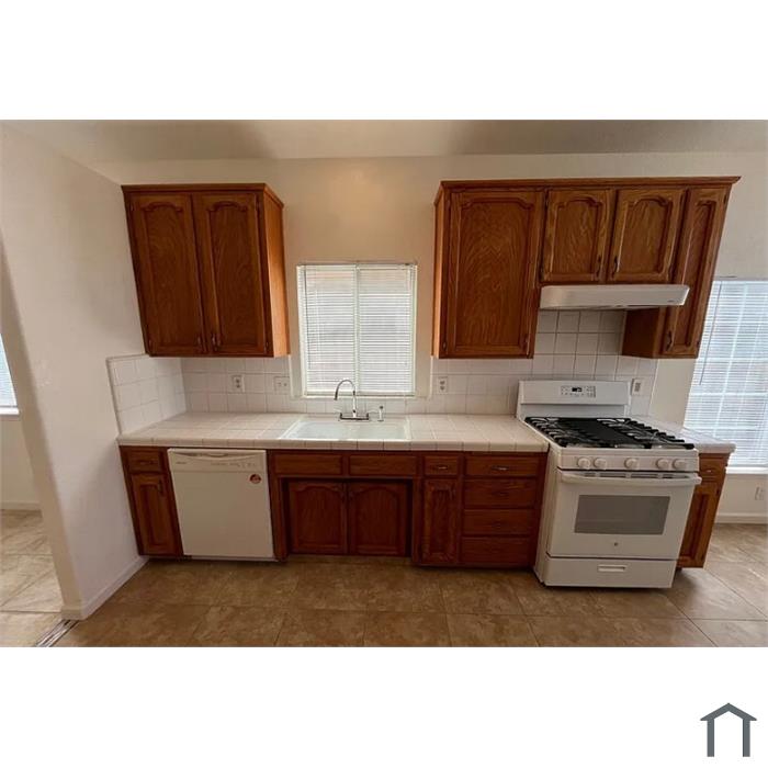 1185 Guaymas St
