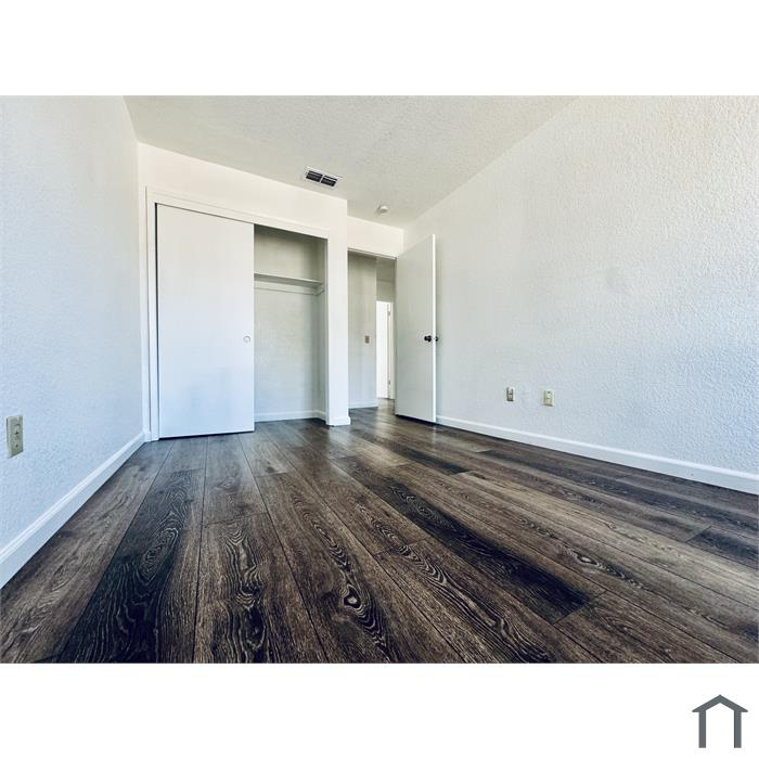 9070 La Maison Cir