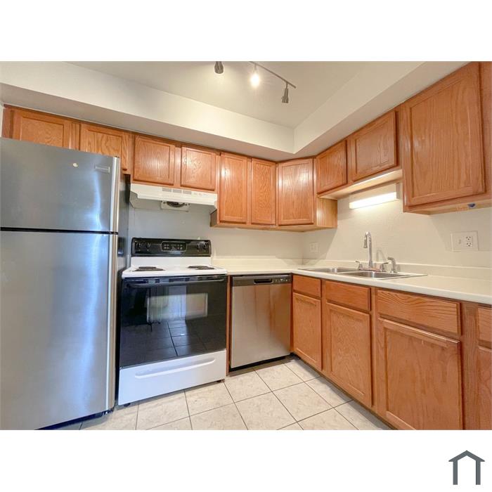 4160 W 74th Ave #4 â€“ Bright & Spacious 2-Bedroom in Westminster!