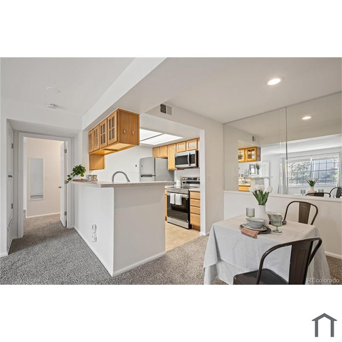 9222 E Arbor Cir