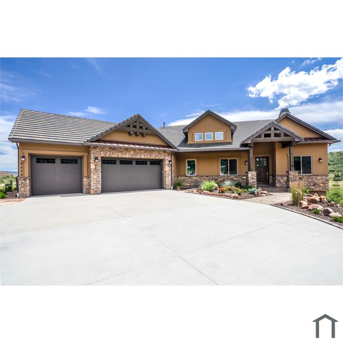 3733 Forest Lakes Dr