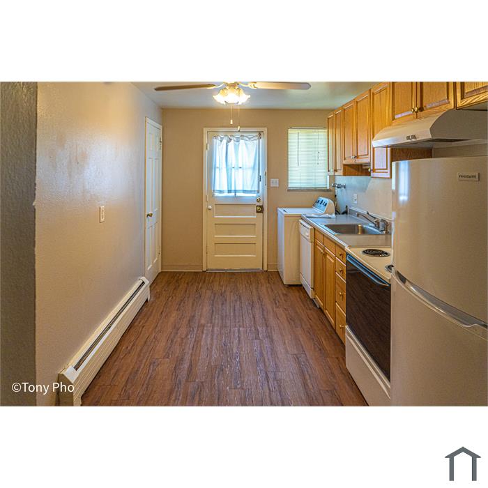 2396 S Linden Ct
