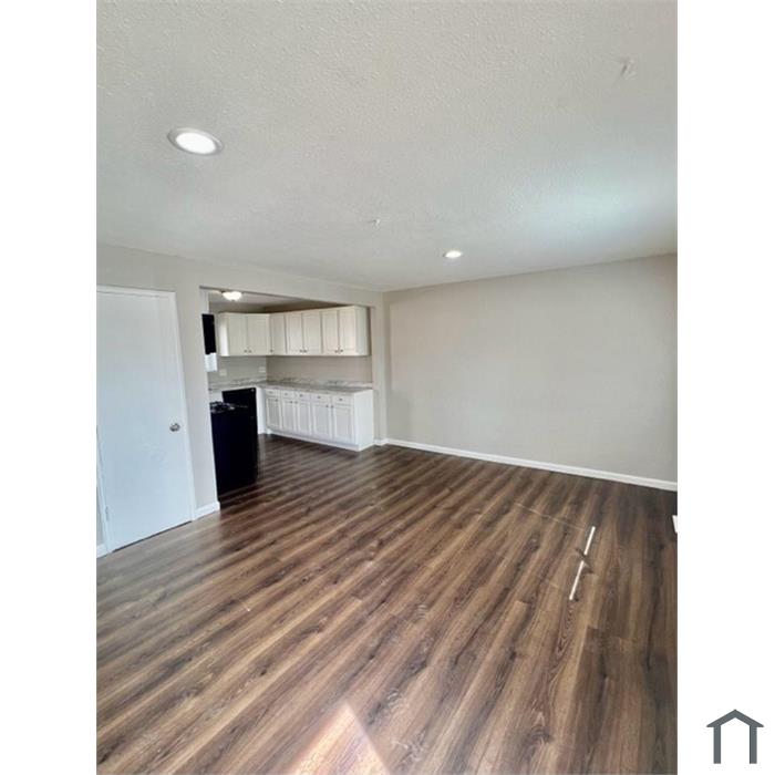 Conveniently Located 2 bedroom apartment NOW AVAILABLE!