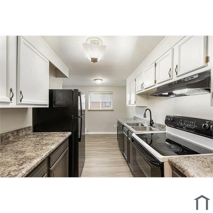 Spacious 2BR Apartment in Quiet Lakewood Community Near Wadsworth Blvd