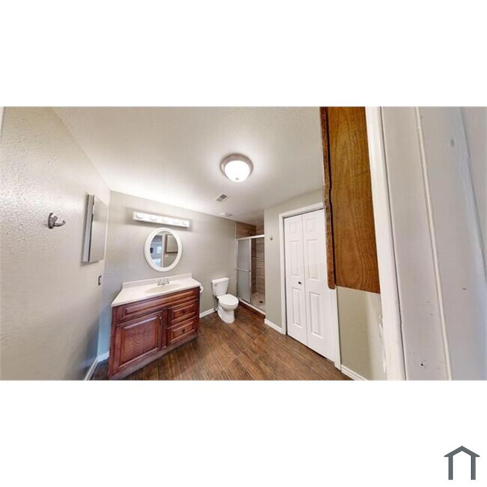 735 Struthers Loop