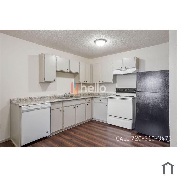 984 E Saxony Drâ€“ Spacious 2 Bed/1 Bath in Pueblo West! Parking Included!