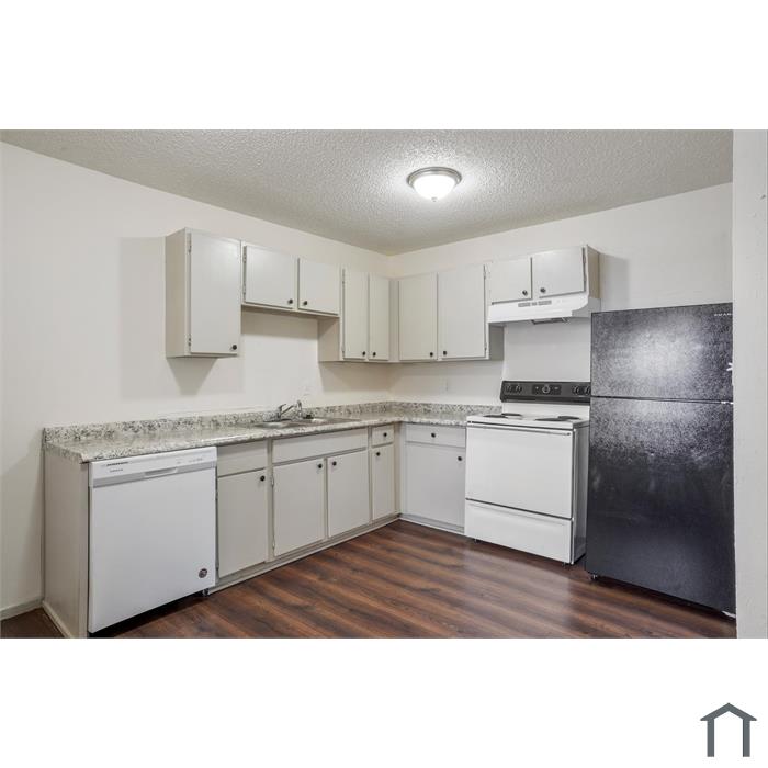 984 E Saxony Drâ€“ Spacious 2 Bed/1 Bath in Pueblo West! Parking Included!