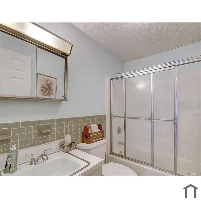1208 Middle Tpke W