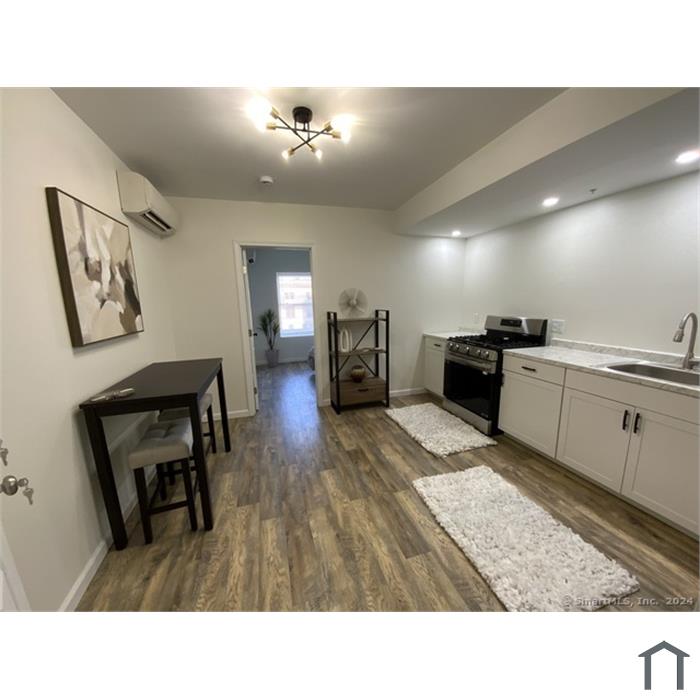 61 Colony St
