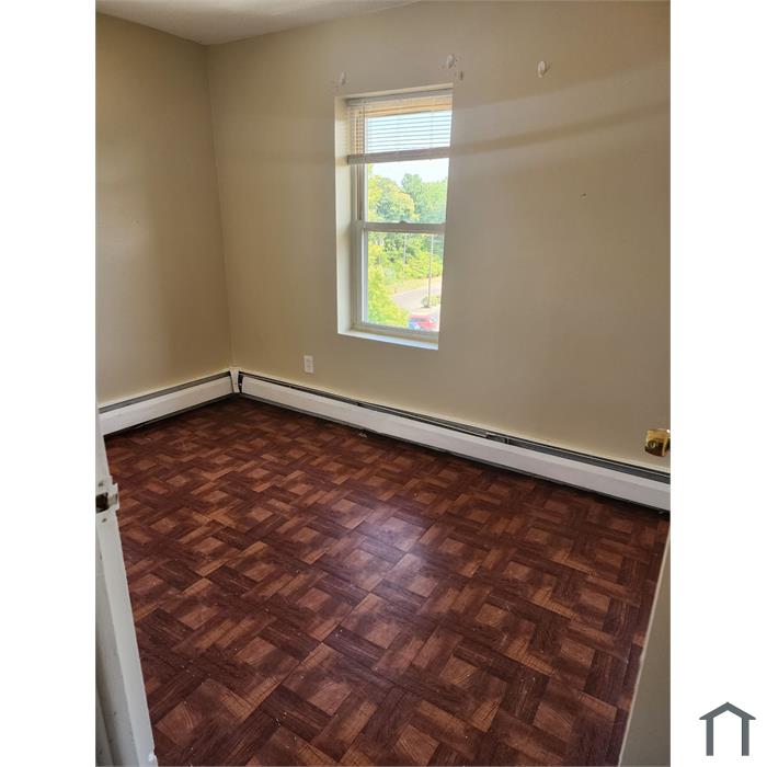 71 E Main St