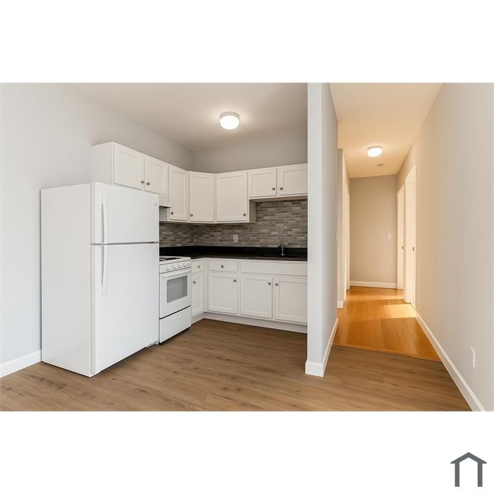 1057 E Main St