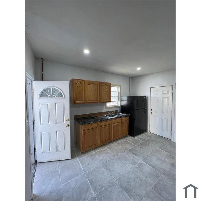 31 W Farm St