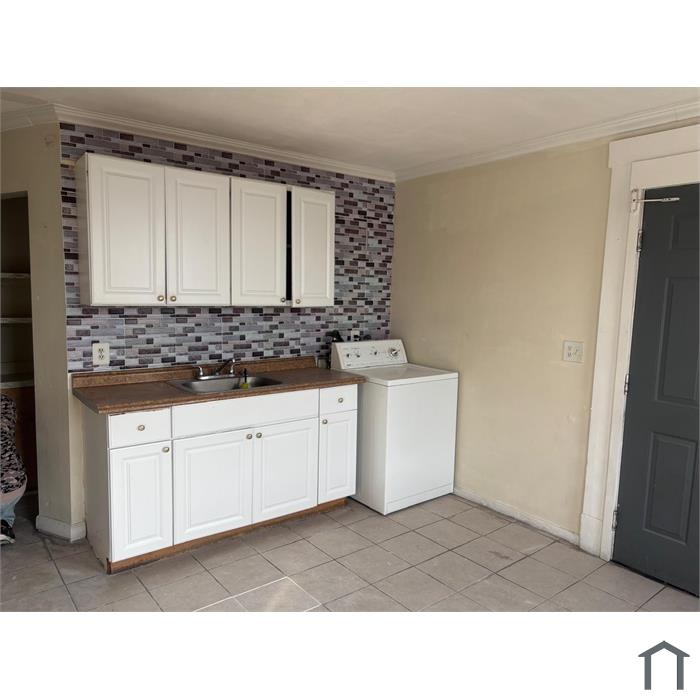 1308 E Main St