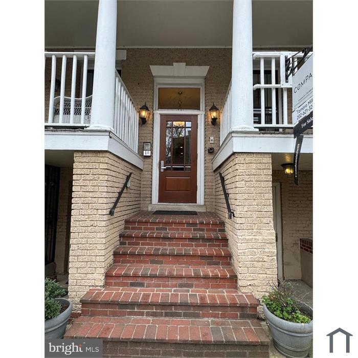 1030 Fairmont St NW