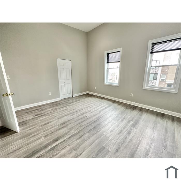 1213 Queen St NE