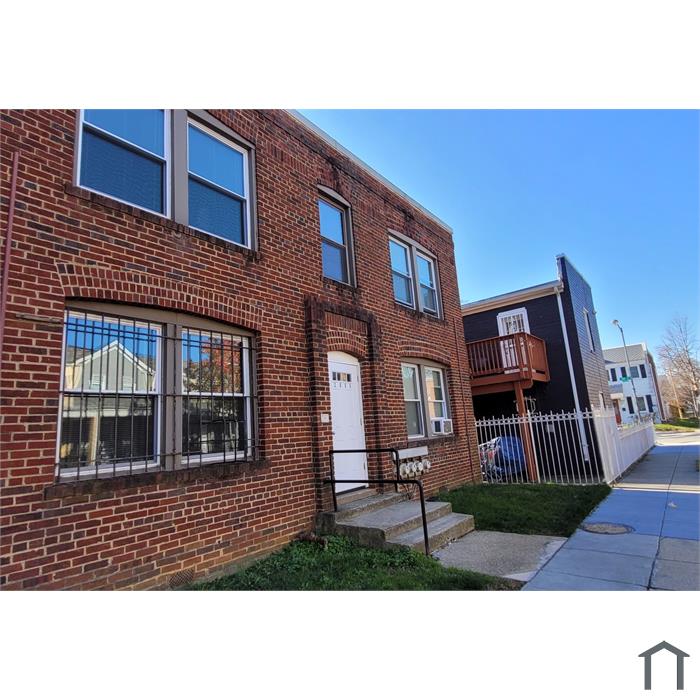 2005 E St NE