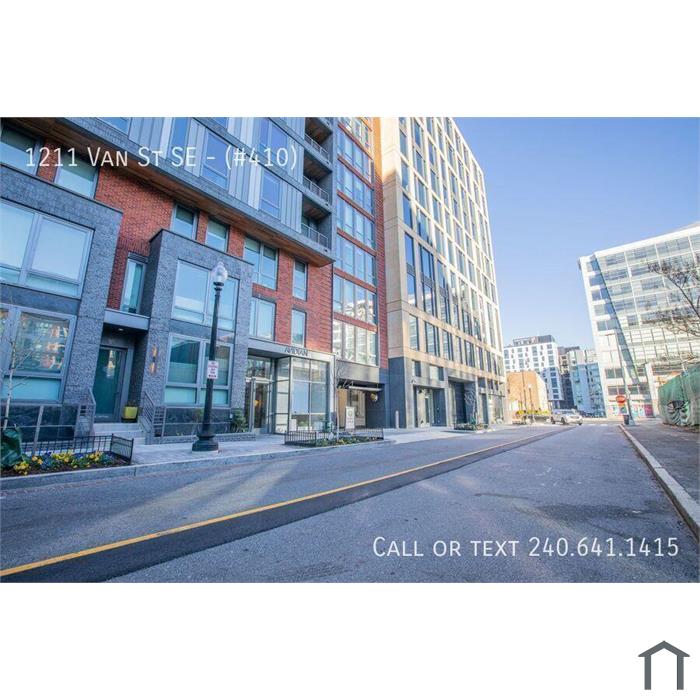Gorgeous 1 BR/1 BA Condo in Navy Yard!
