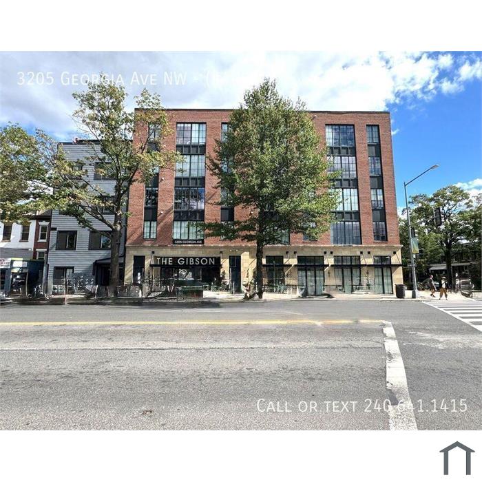 Bright 2 BR/1 BA Condo in Columbia Heights!