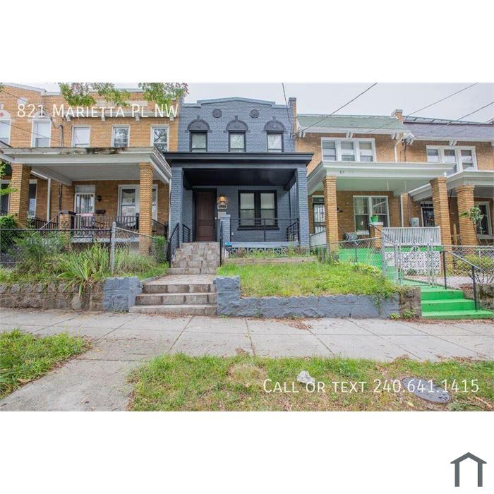 Stunning 4 BR/3.5 BA Townhome in Brightwood Park!