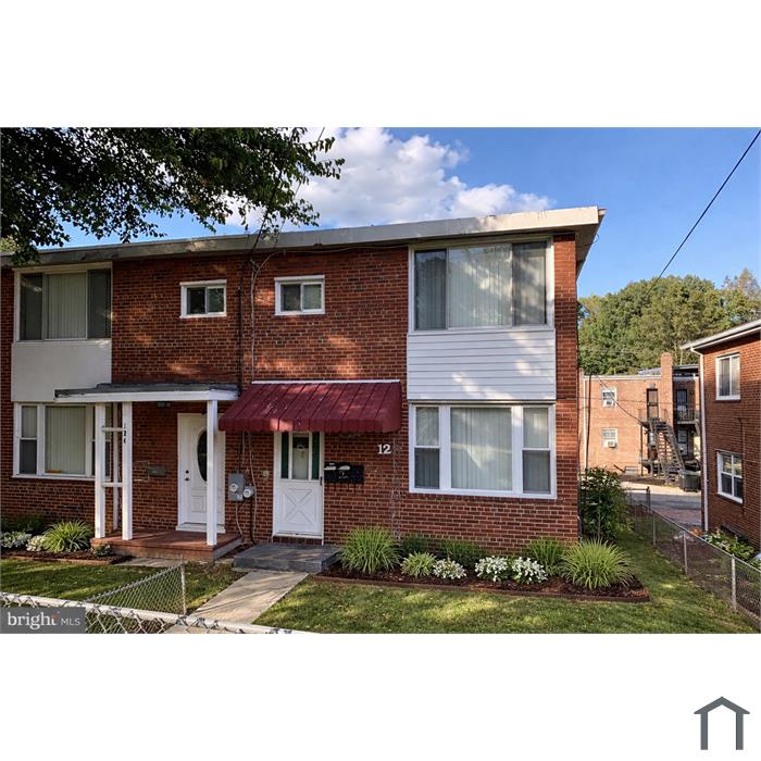 126 Webster St NE