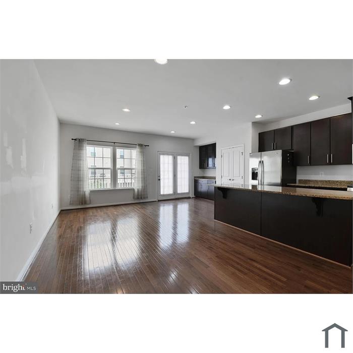 3636 Wright Ter NE