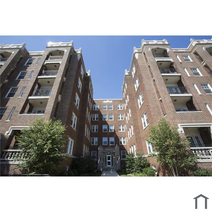 Dahlgreen Courts Apartments 