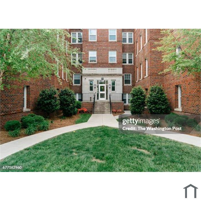 Dahlgreen Courts Apartments 