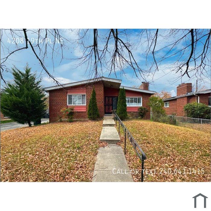 Lovely 3 BR/1.5 BA Single-Family Home in North Michigan Park!