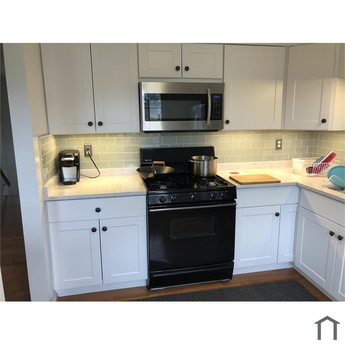 726 49th Pl NE