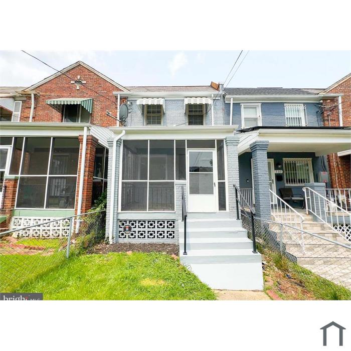 130 36th St NE