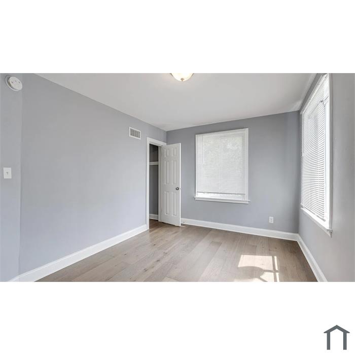 1200 49th Pl NE