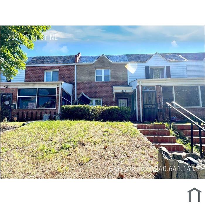 Lovely 2 BR/1.5 BA Townhome in River Terrace!