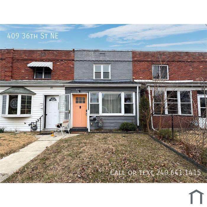 Lovely 2 BR/1.5 BA Townhome in River Terrace!