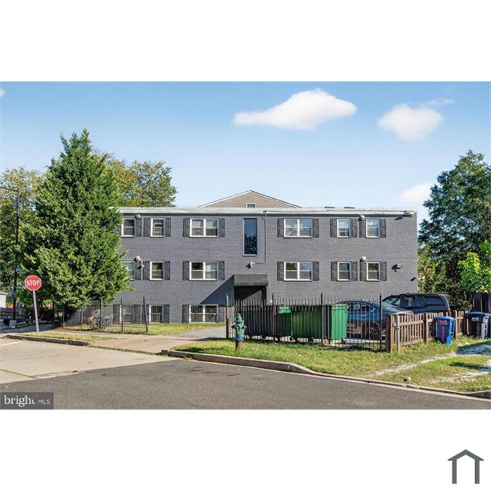 622 Eastern Ave NE