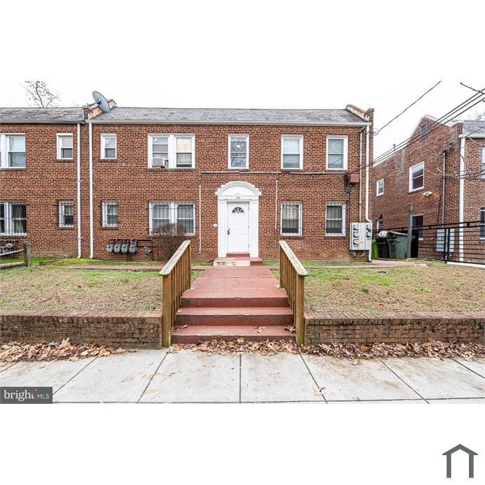 463 Orange St SE