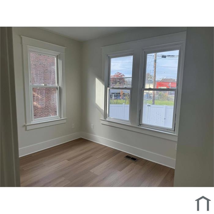 610 Raleigh Pl SE