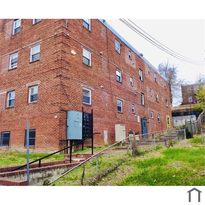 422 Chesapeake St SE