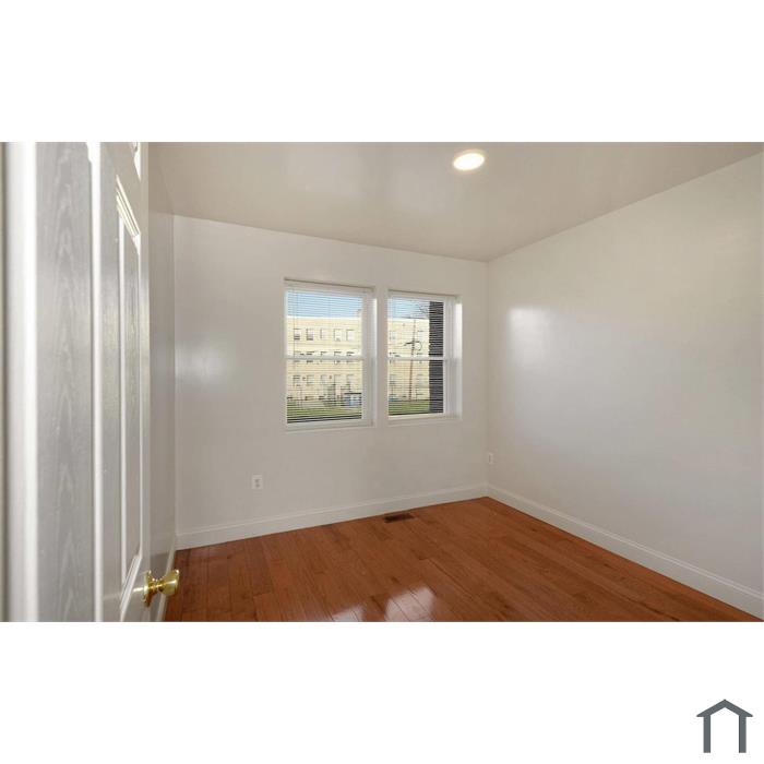 212 Orange St SE
