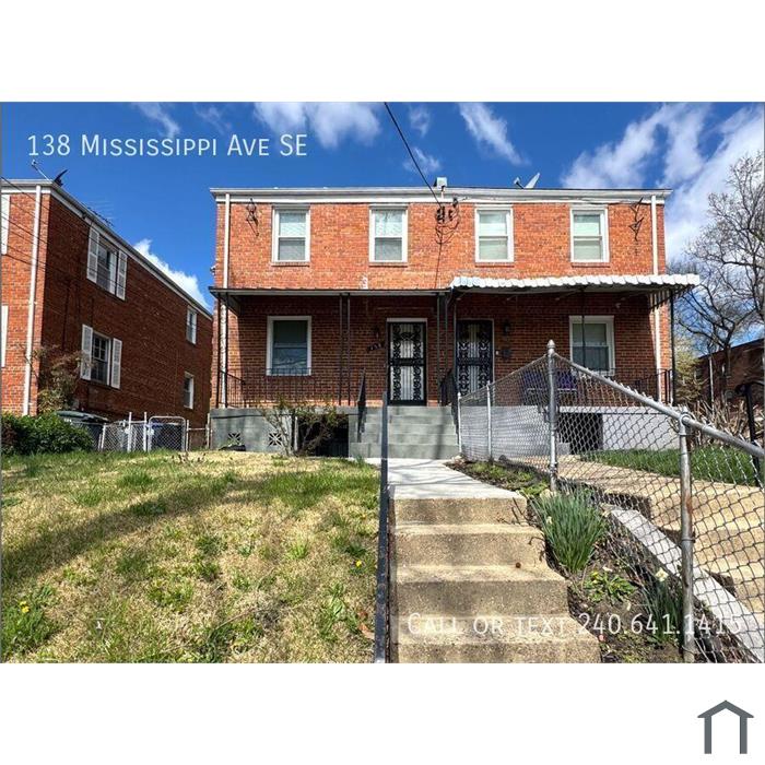 Charming 3 BR/2 BA Semi-Detached Home in Congress Heights!