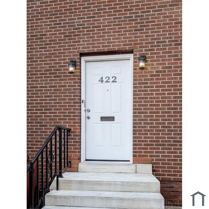 422 E 4th St