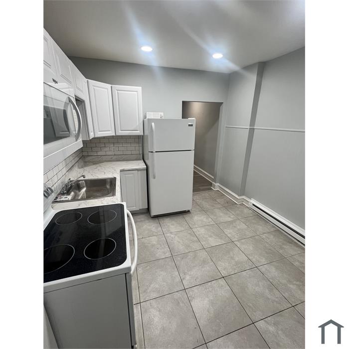 10 E 25th St
