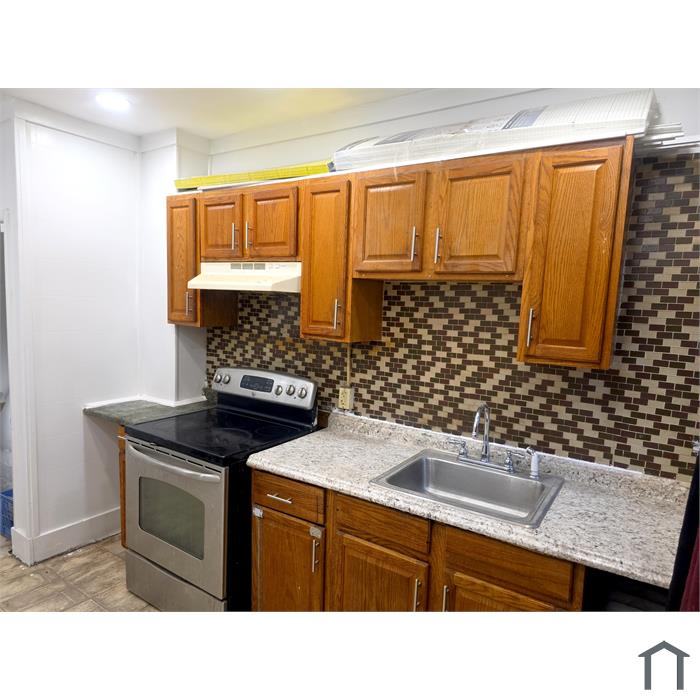 223 W 28th St